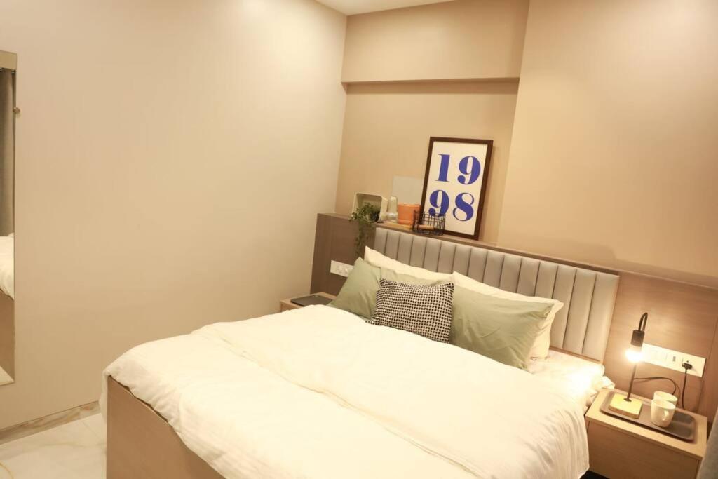 Apartament Downtown 2 And Half Bhk Appt Mahalaxmi, 1201