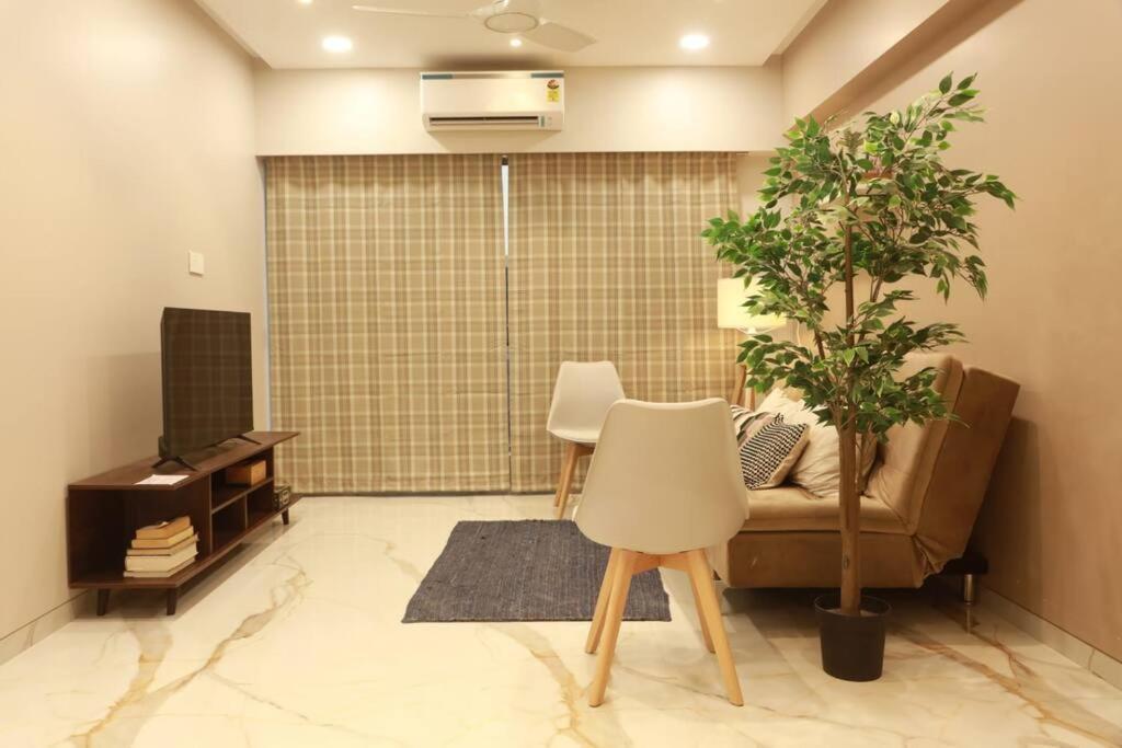Downtown 2 And Half Bhk Appt Mahalaxmi, 1201 Apartament