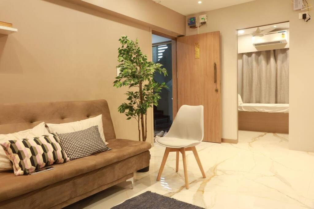 Downtown 2 And Half Bhk Appt Mahalaxmi, 1201 Apartament *