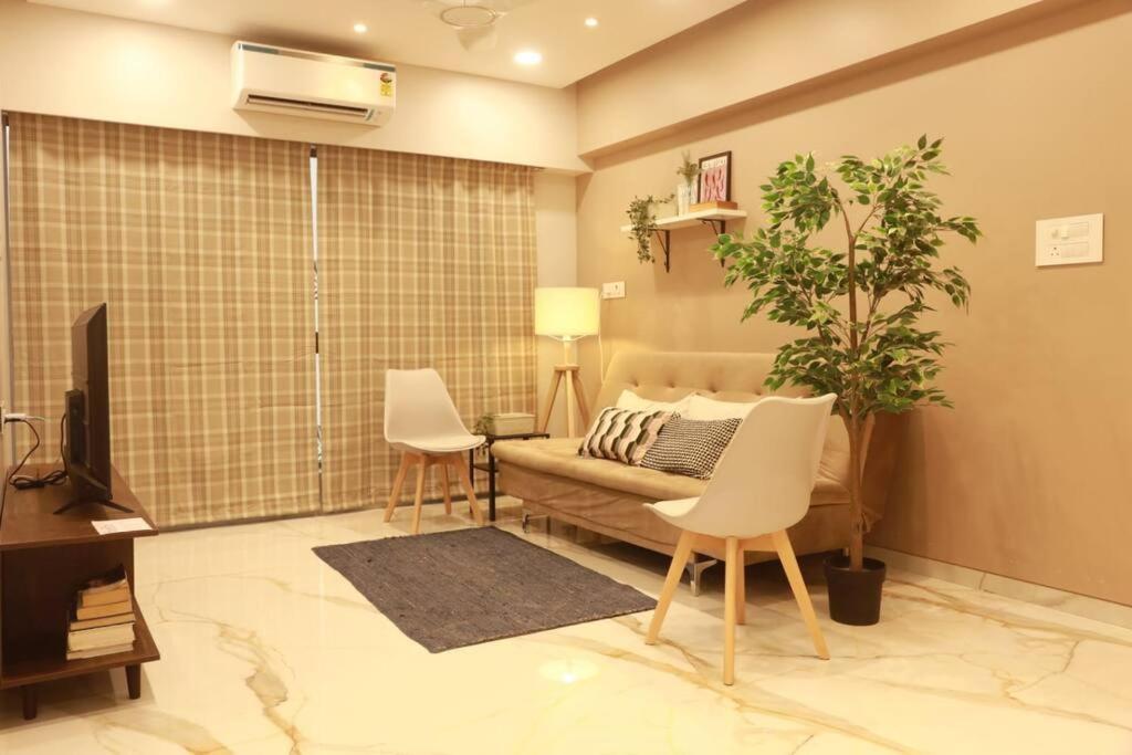 Downtown 2 And Half Bhk Appt Mahalaxmi, 1201 Apartament *